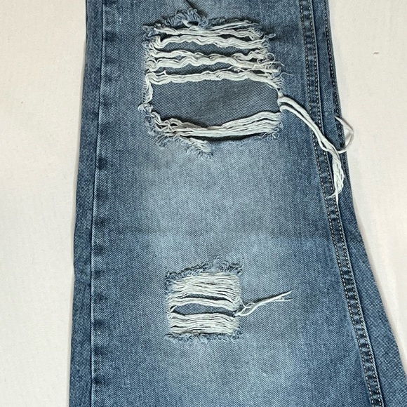 Pink floyd cropped grey tee and blue ripped aéropostle jeans! - Picture 2 of 3